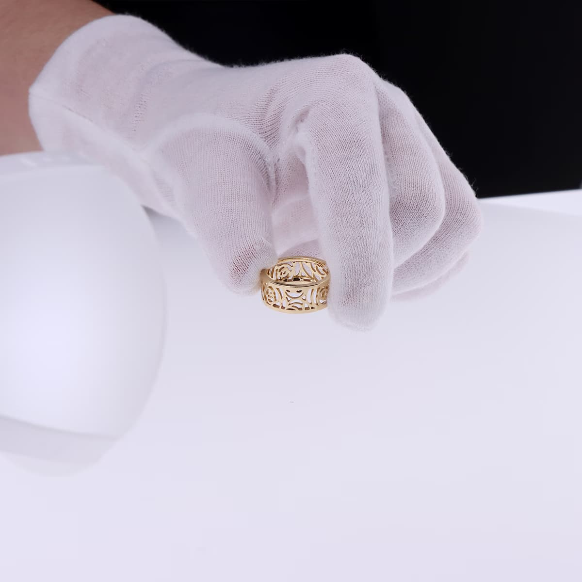 Focus stacking for a clear ring photo
